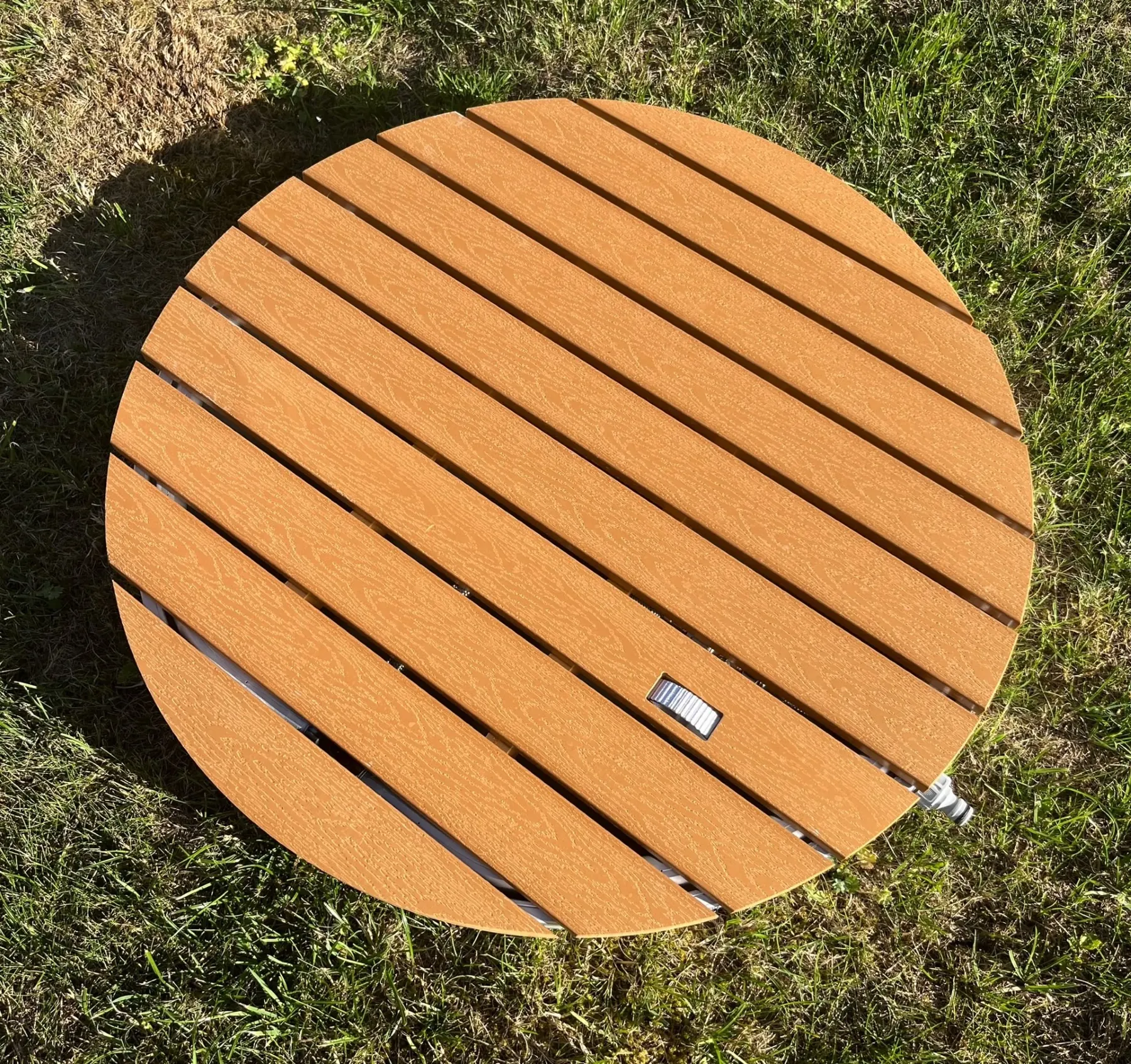 Runde Gartendusche aus Holz